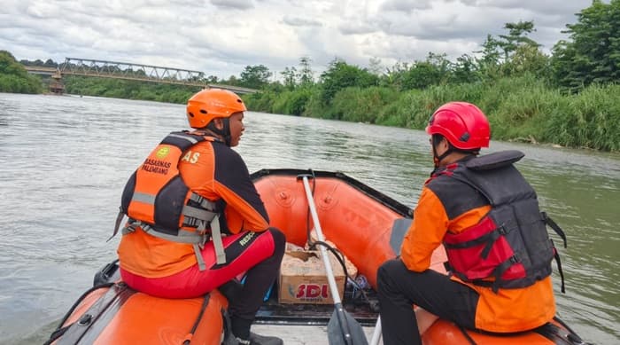 Pengendara Motor Hilang di Sungai Lematang Usai Tabrakan dengan Kijang Innova