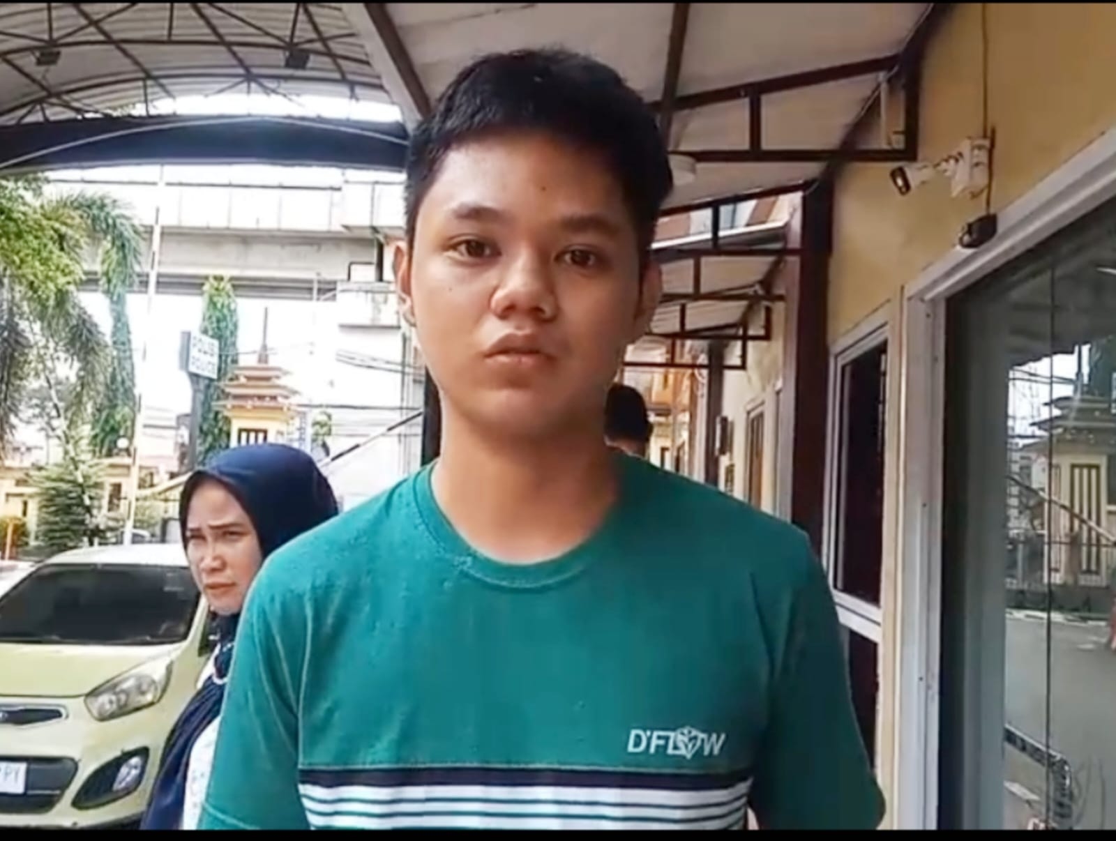 Motor Digembok Tetap Raib, Aksi Dua Maling Angkat Motor Mahasiswa di Palembang Terekam CCTV