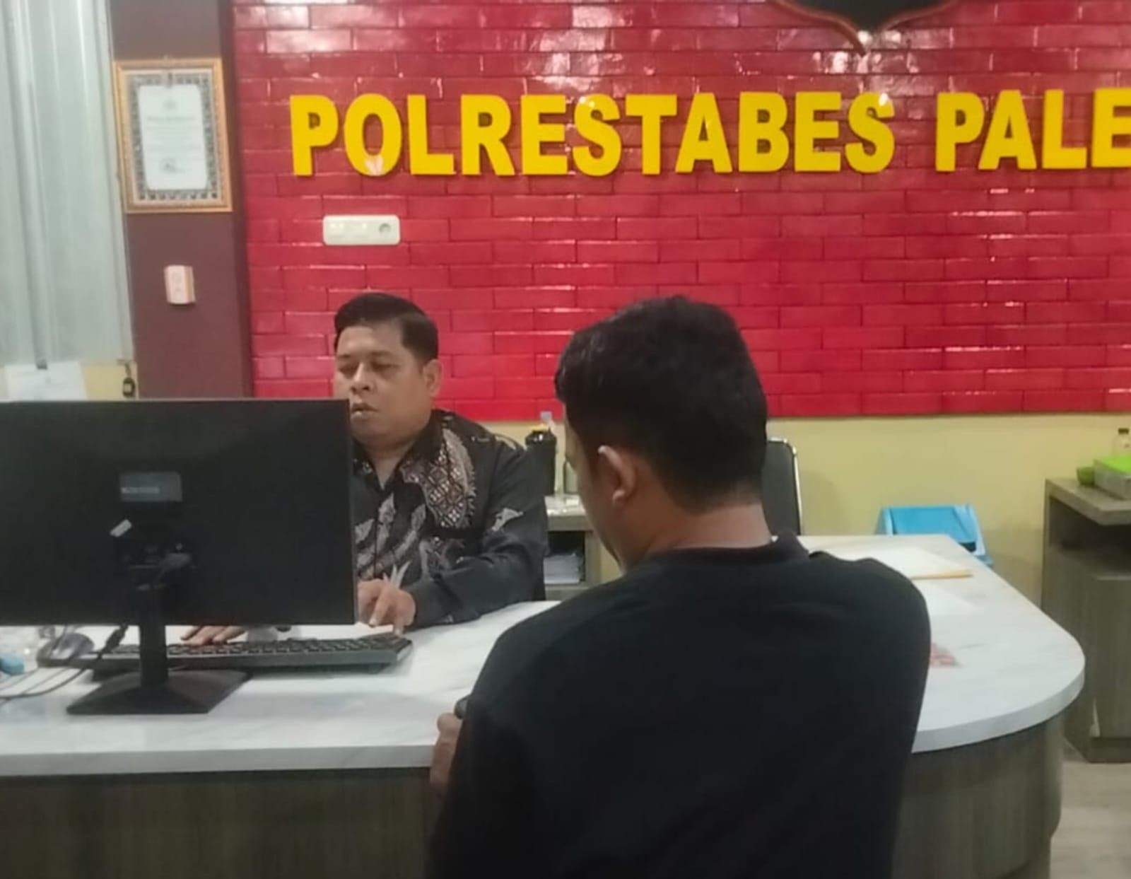 Lacak Lewat GPS, Suami di Palembang Gerebek Istri Sedang Berduaan dengan Selingkuhan di Homestay