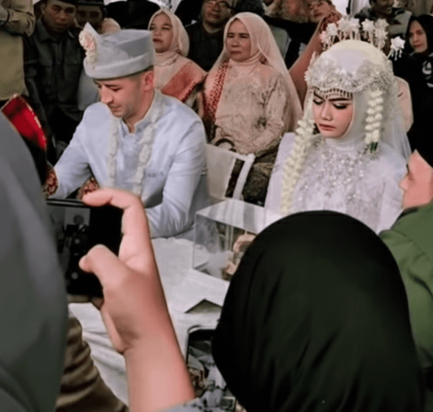 Cinta Bersemi di Facebook, Pria Turki Nikahi Gadis Lubuklinggau dengan Mahar 10 Gram Emas