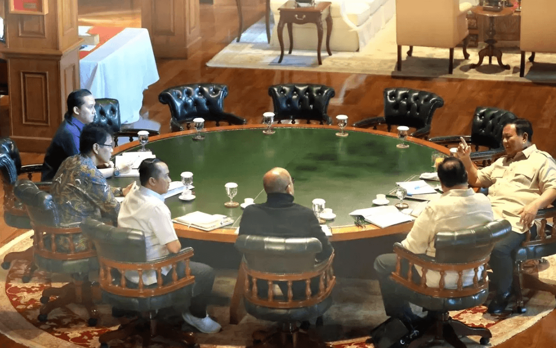 Presiden Prabowo Kumpulkan Menteri Ekonomi di Hambalang, Bahas Strategi Perundingan Dagang AS