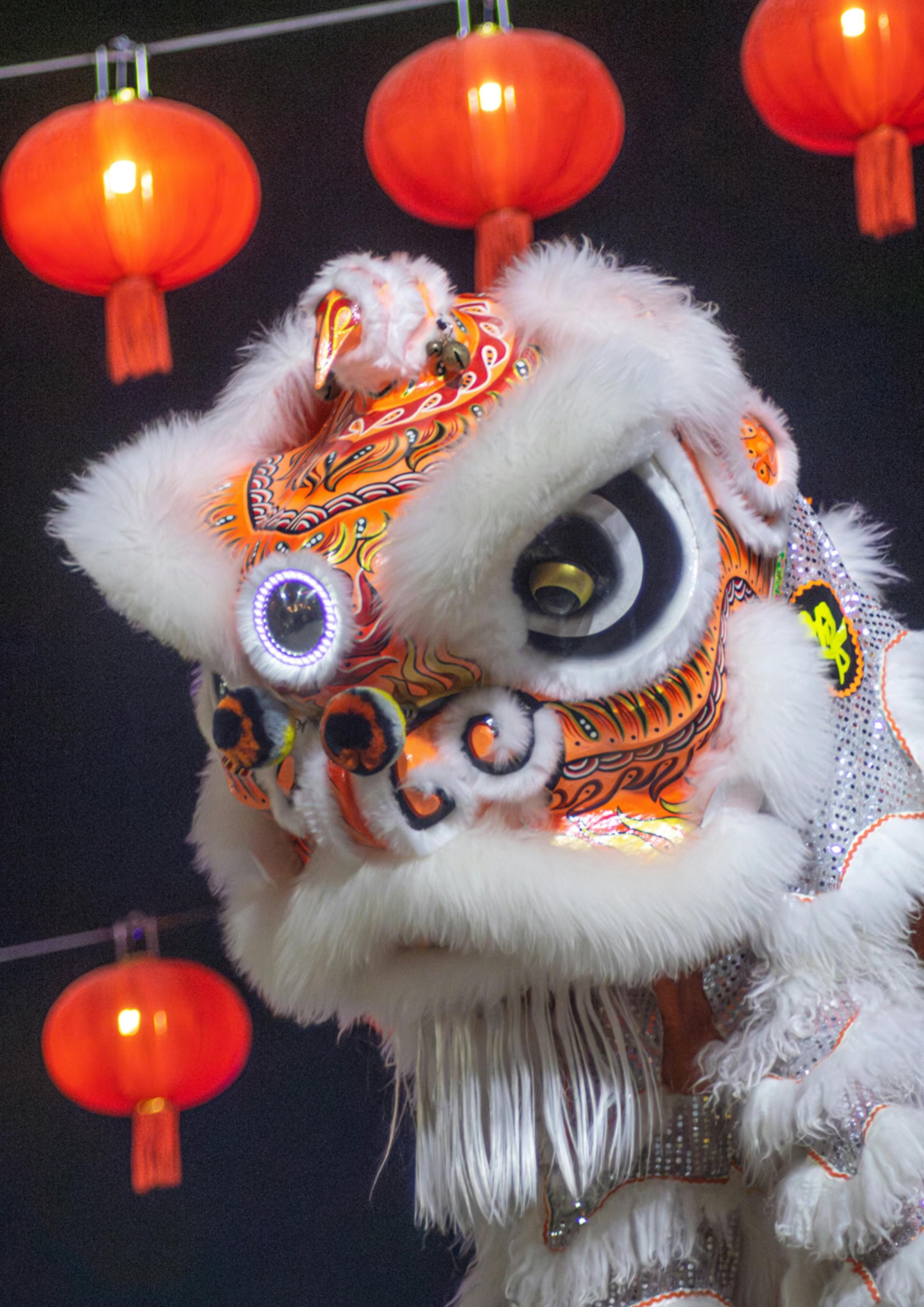 Tradisi Imlek dari Masa ke Masa, Pertunjukan Barongsai Sampai Angpao Digital