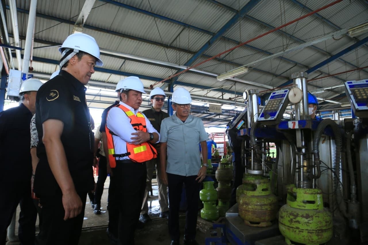 Sikat Mafia Oplosan, Herman Deru Sidak Fasilitas Pengisian Gas LPG di Ogan Ilir